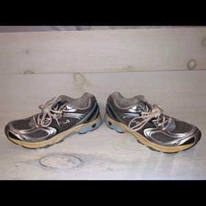 Fila Gray Fila Women's Athletic Running Shoes - Size 5.5